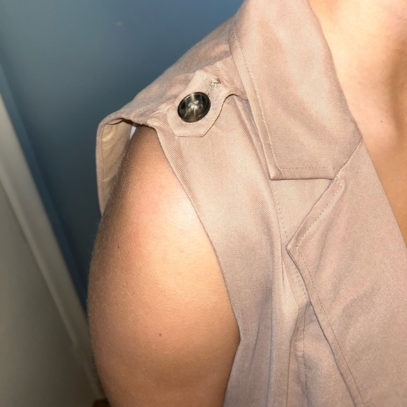 Petite White House Black Market Camel Colour Vest With Belt And Button Detail - Picture 4 of 5